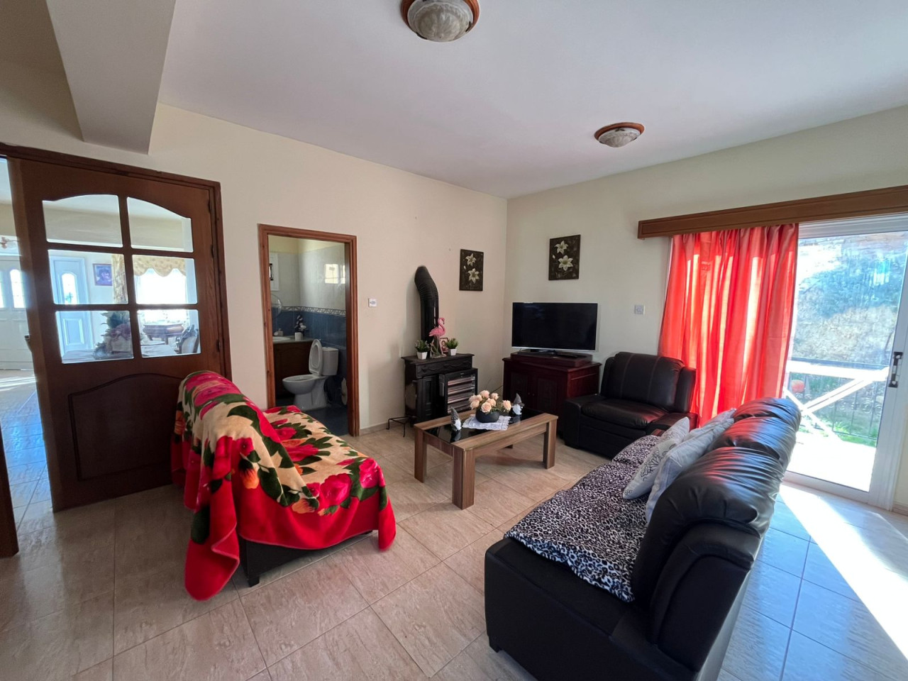 8 Bedrooms House / Villa in Pissouri, Limassol