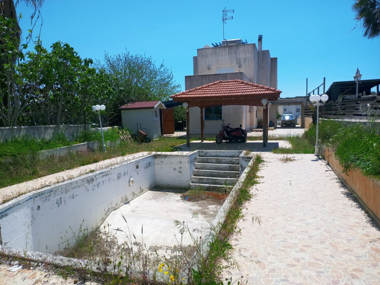 4 Bedrooms House / Villa in Agios Tychonas, Limassol