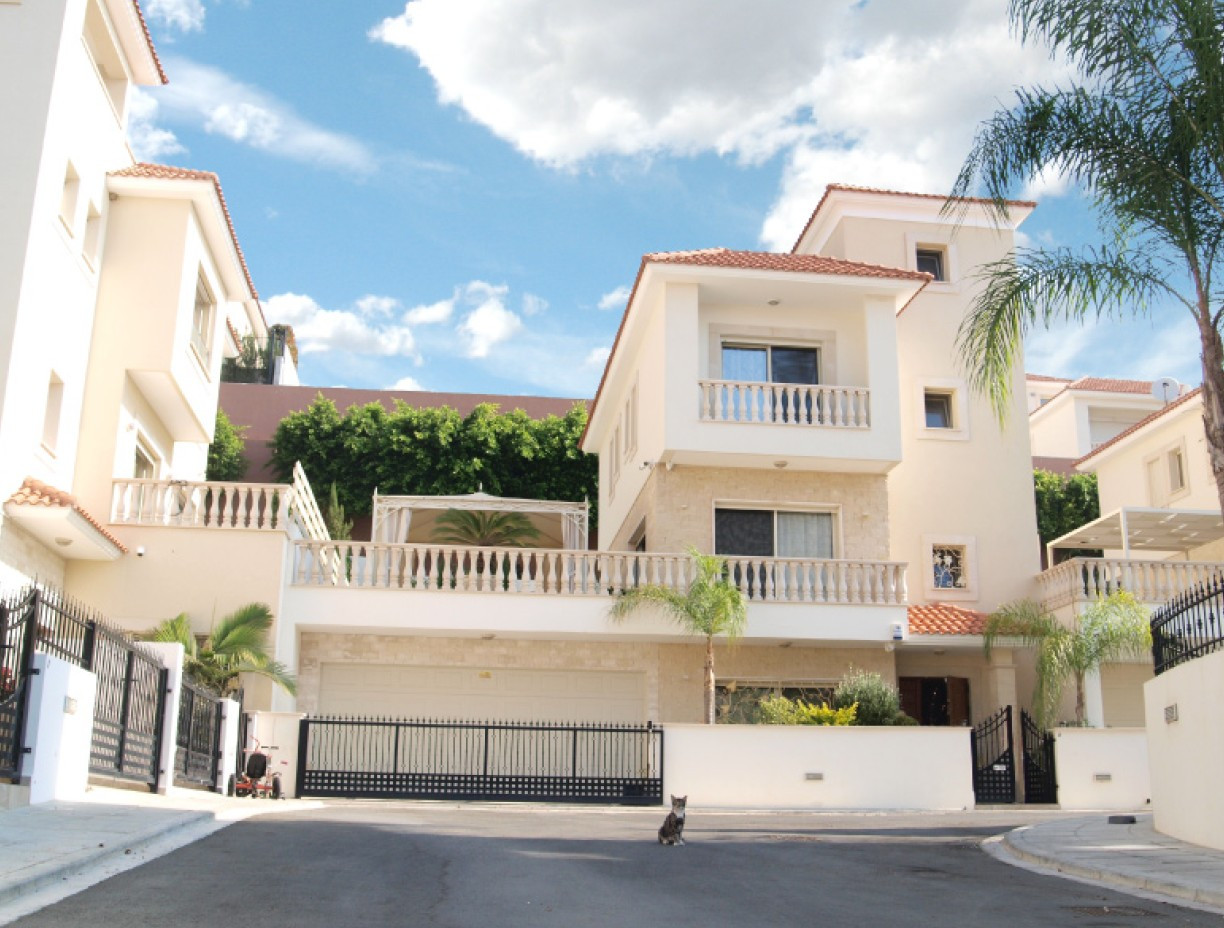4 Bedrooms House / Villa in Mouttagiaka, Limassol