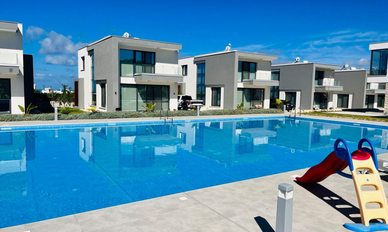 3 Bedrooms House / Villa in Kissonerga, Paphos