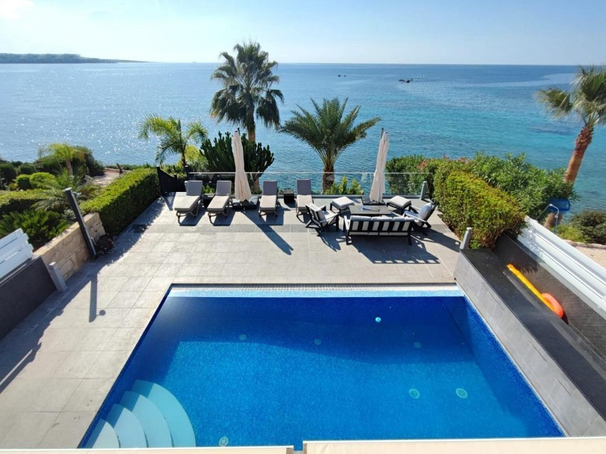 5 Bedrooms House / Villa in Coral Bay, Paphos