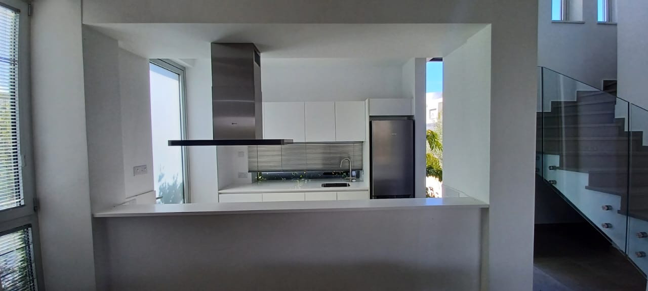 4 Bedrooms House / Villa in Coral Bay, Paphos