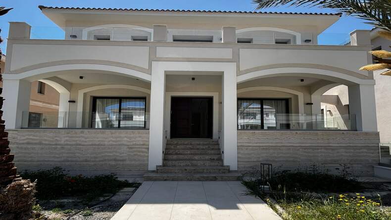 4 Bedrooms House / Villa in Zygi, Larnaca