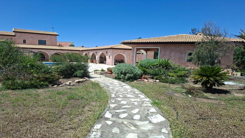 3 Bedrooms House / Villa in Larnaca, Larnaca