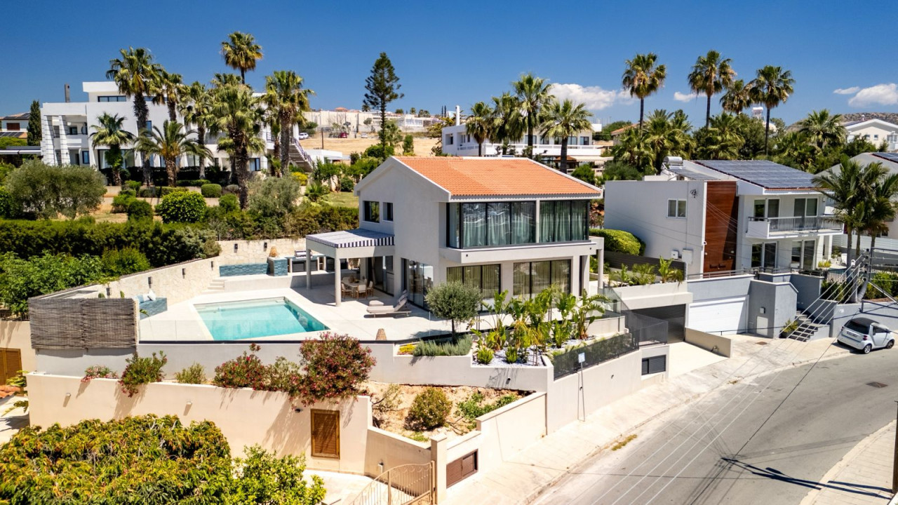 4 Bedrooms House / Villa in Green Area, Limassol