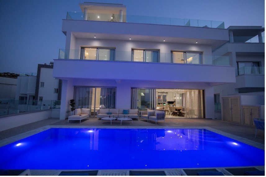 6 Bedrooms House / Villa in Protaras, Famagusta