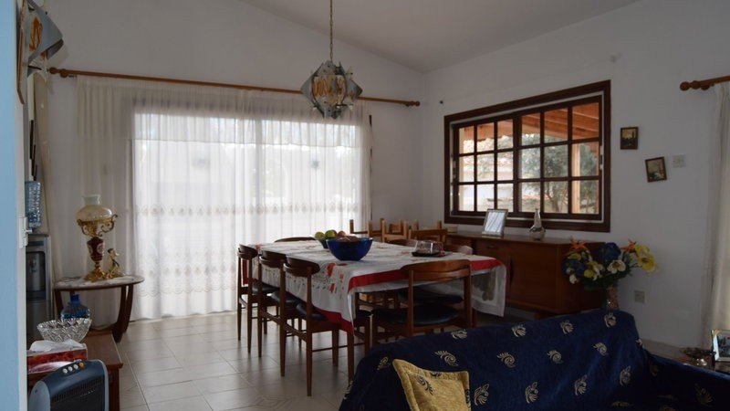 3 Bedrooms House / Villa in Coral Bay, Paphos