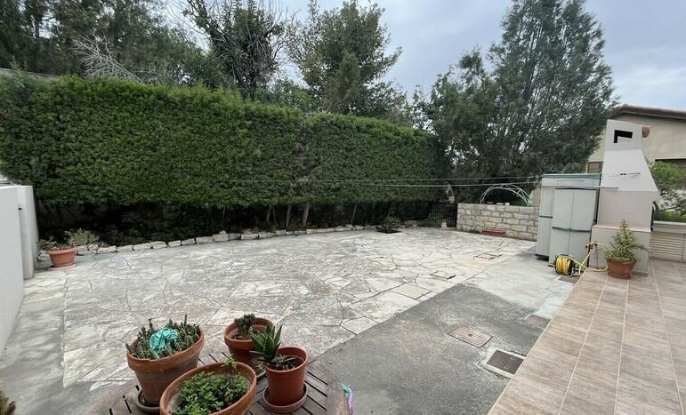 4 Bedrooms House / Villa in Agios Tychonas, Limassol
