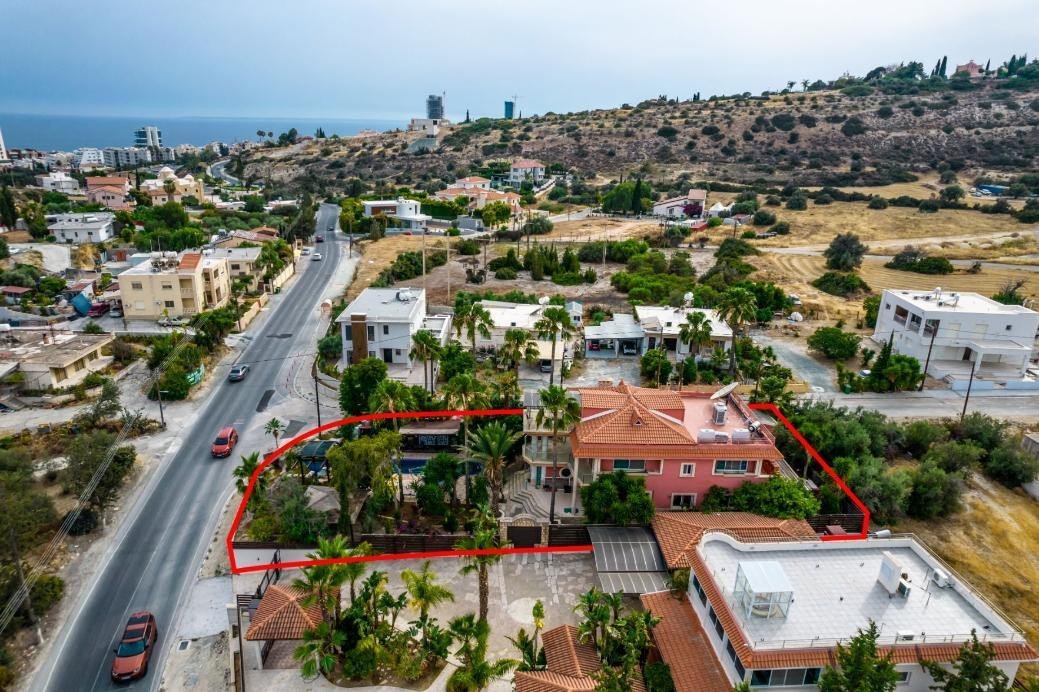4 Bedrooms House / Villa in Agios Tychonas, Limassol