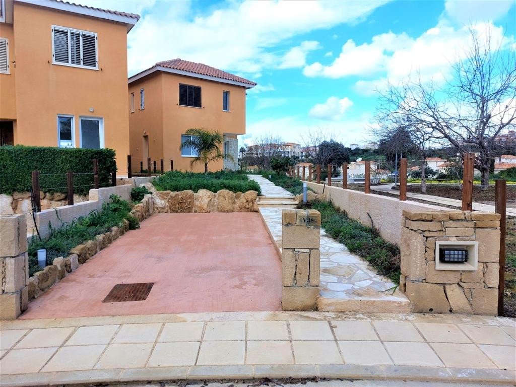 4 Bedrooms House / Villa in Chlorakas, Paphos