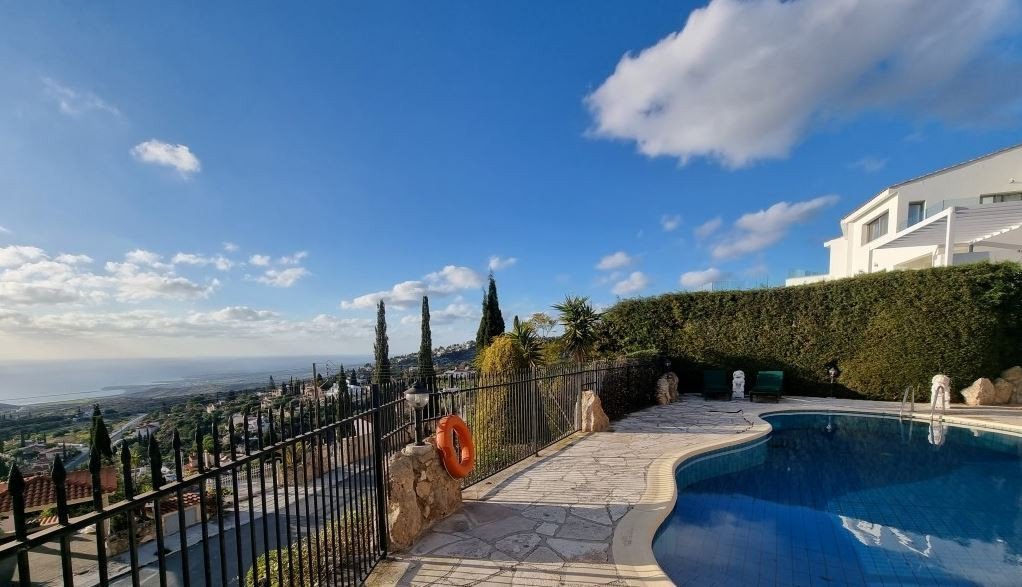 5 Bedrooms House / Villa in Kamares, Paphos