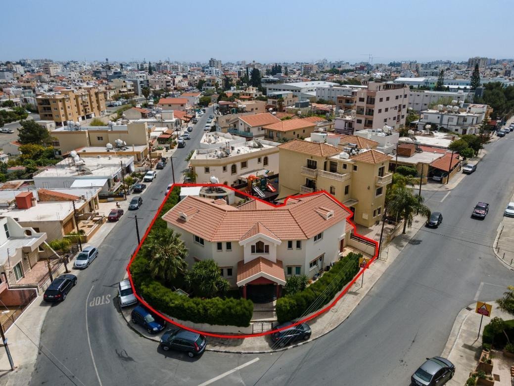 4 Bedrooms House / Villa in Apostolos Andreas, Limassol