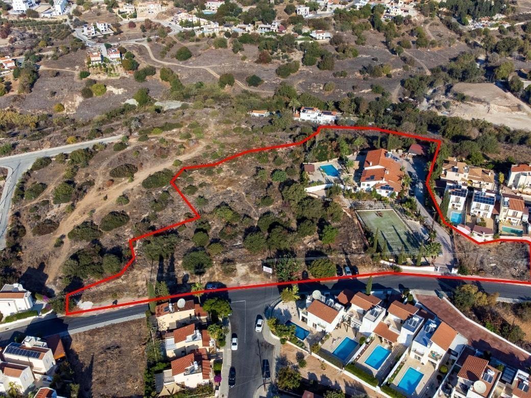 Land in Konia, Paphos