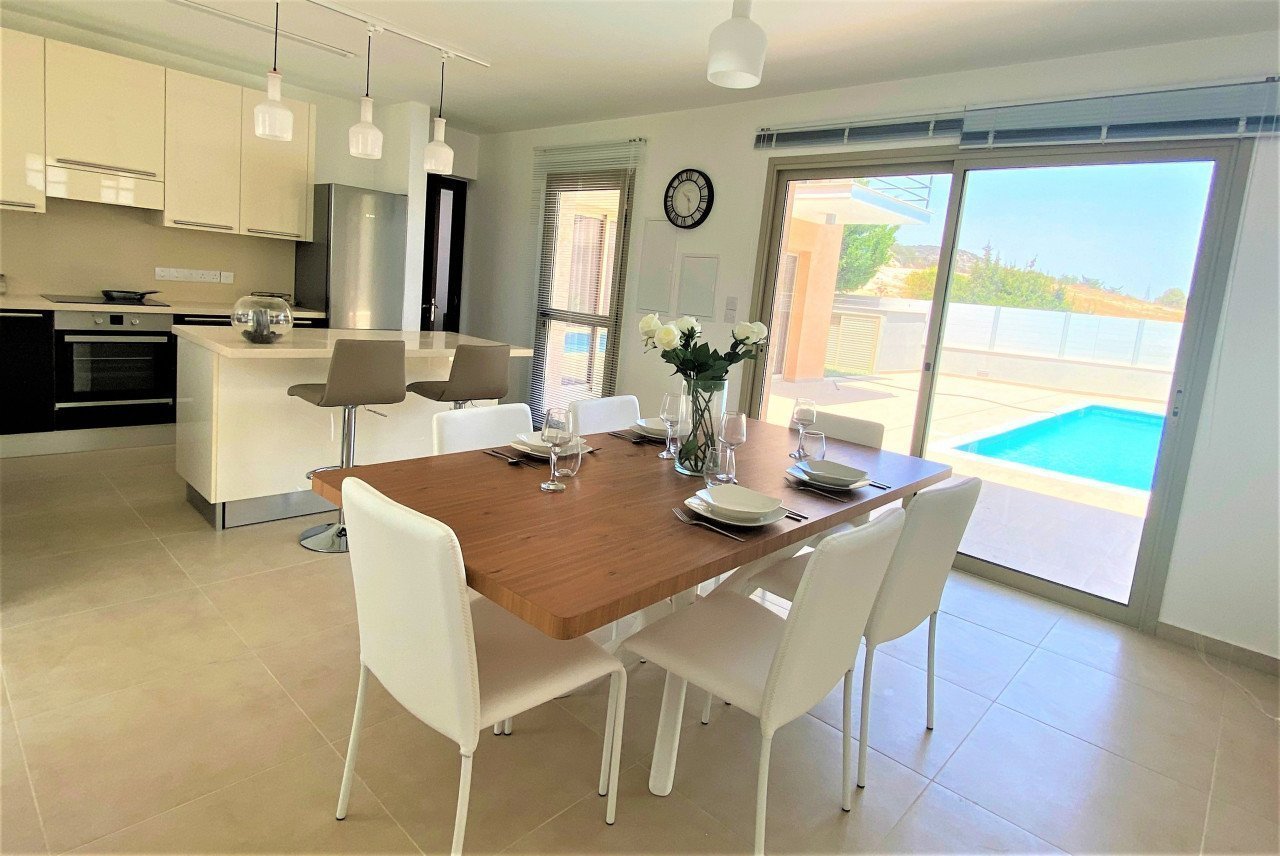 4 Bedrooms House / Villa in Agios Tychonas, Limassol
