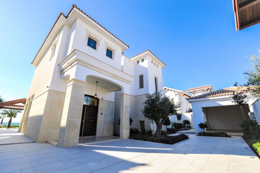 5 Bedrooms House / Villa in Pervolia, Larnaca
