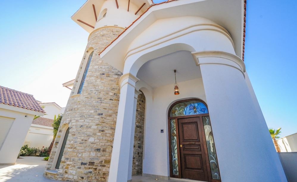 5 Bedrooms House / Villa in Pervolia, Larnaca