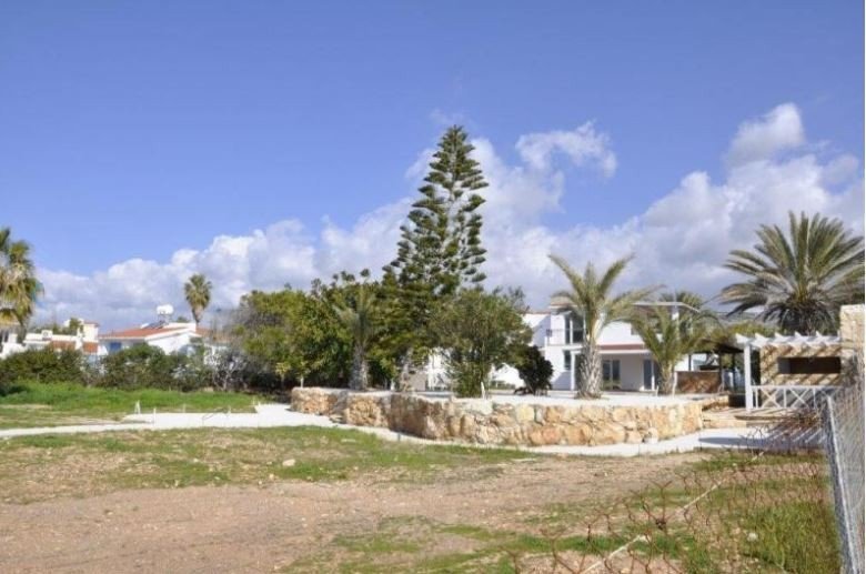 7 Bedrooms House / Villa in Sea Caves, Paphos