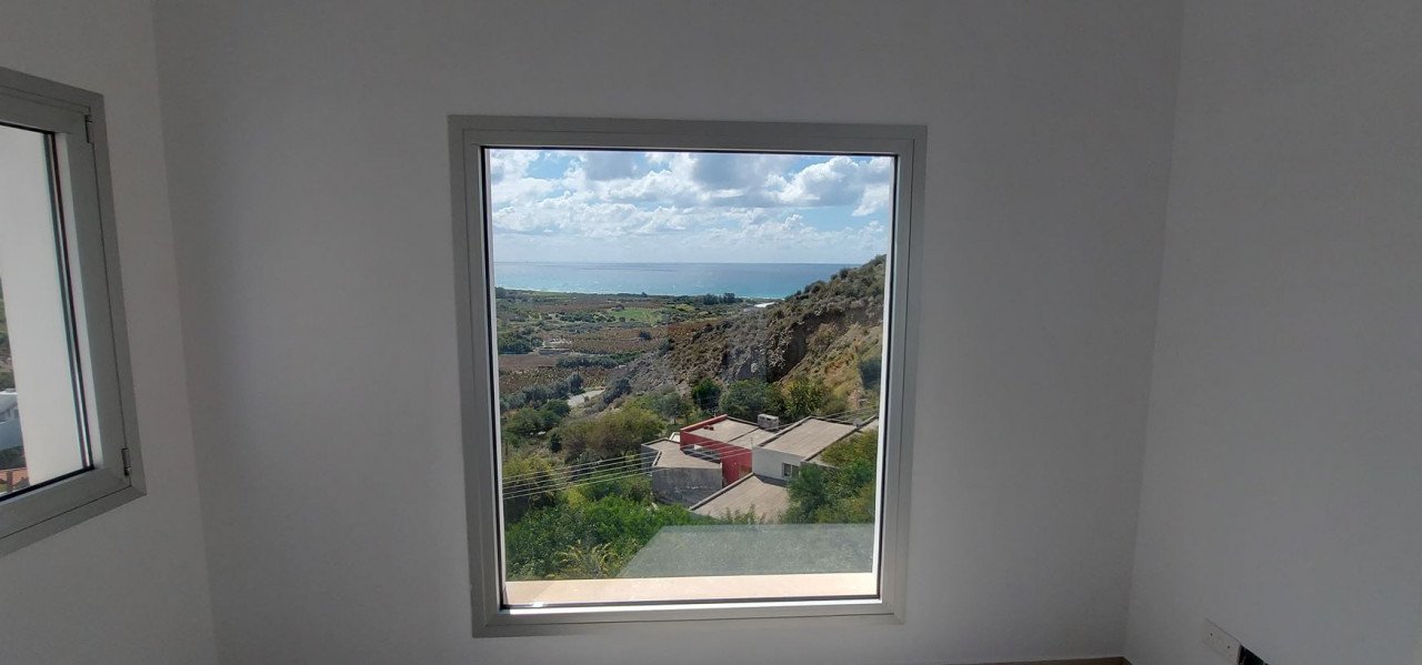 3 Bedrooms House / Villa in Kissonerga, Paphos