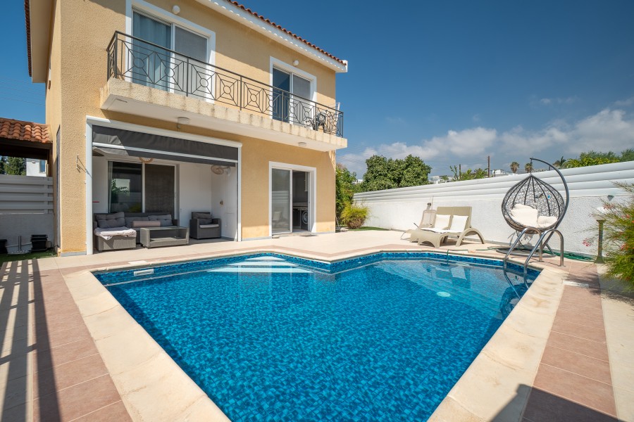 3 Bedrooms House / Villa in Kissonerga, Paphos