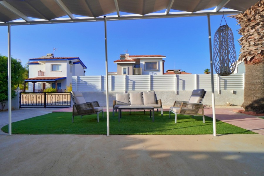3 Bedrooms House / Villa in Pervolia, Larnaca