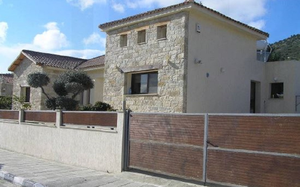 3 Bedrooms House / Villa in Foinikaria, Limassol