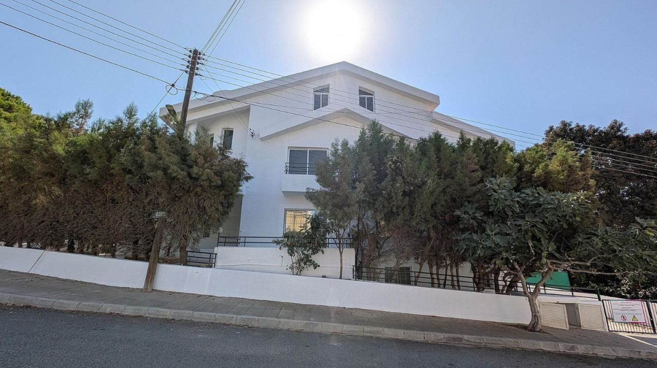 8 Bedrooms House / Villa in Agia Fyla, Limassol