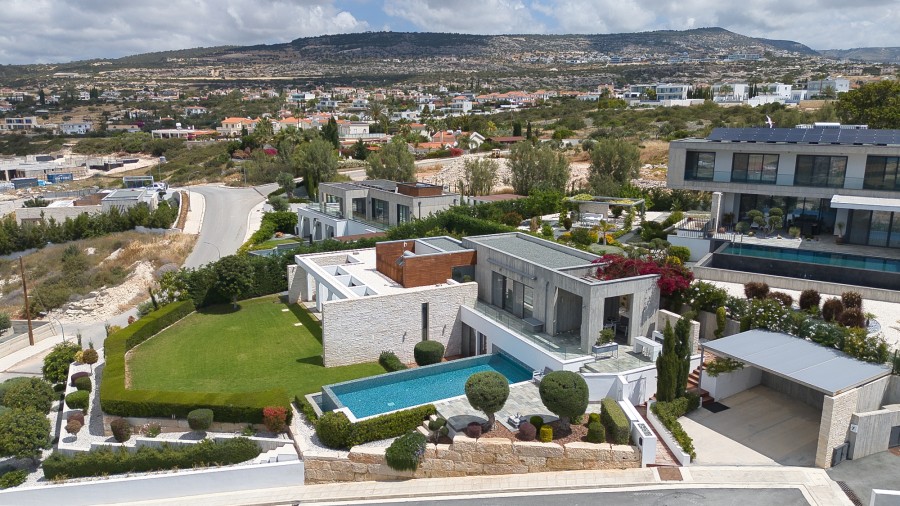 5 Bedrooms House / Villa in Peyia, Paphos