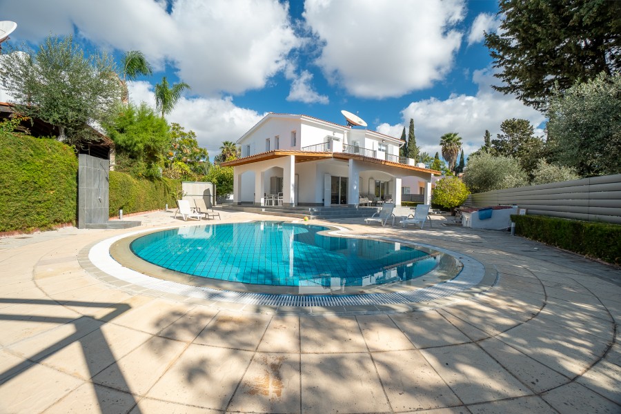 3 Bedrooms House / Villa in Peyia, Paphos
