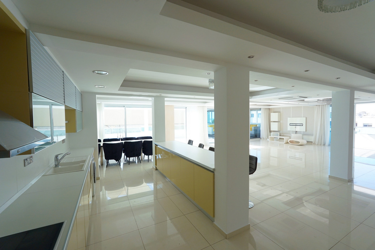 6 Bedrooms Apartment in Poseidonia Area, Limassol