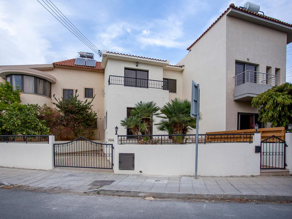 3 Bedrooms House / Villa in Erimi, Limassol