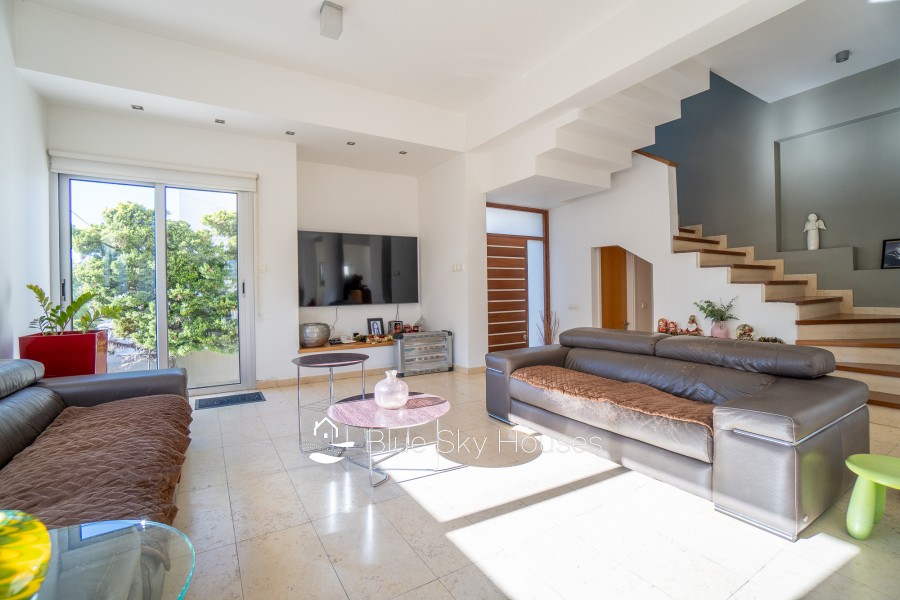 4 Bedrooms House / Villa in Mesa Geitonia, Limassol